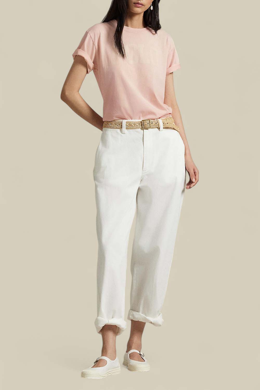 תמונת כל הלוק של חולצת טי